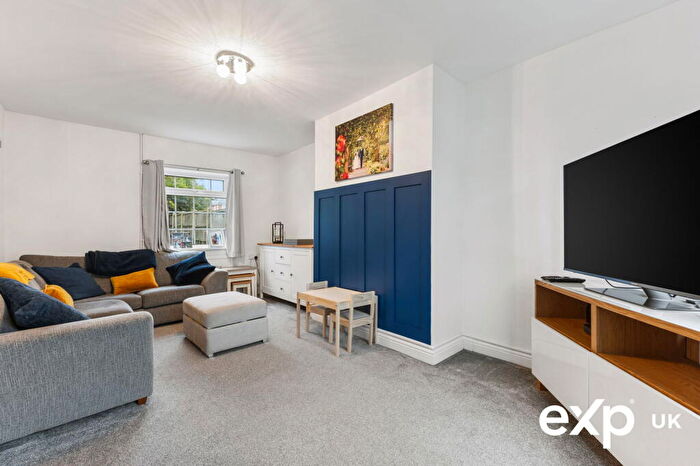 3 Bedroom End Of Terrace House For Sale In Sixth Avenue, Edwinstowe, NG21