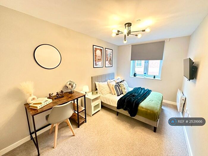 Studio To Rent In Town Centre, Swindon, SN1