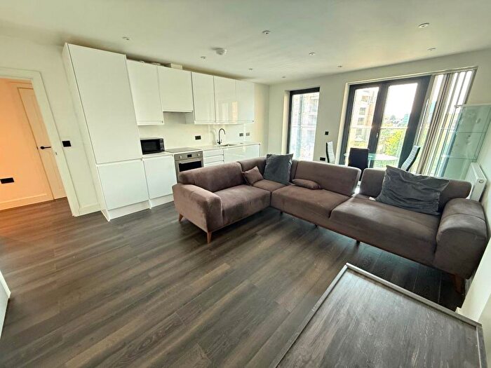 2 Bedroom Flat To Rent In Granville Road, London, NW2