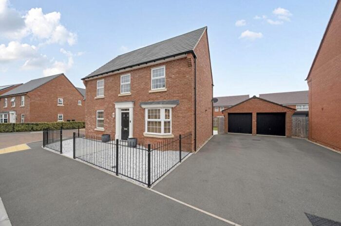 4 Bedroom Detached House For Sale In Evans Orchard, Bedford, MK43