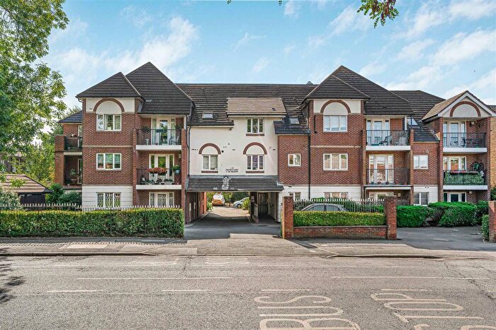 2 Bedroom Flat For Sale In Pineview Court, North Chingford, E4