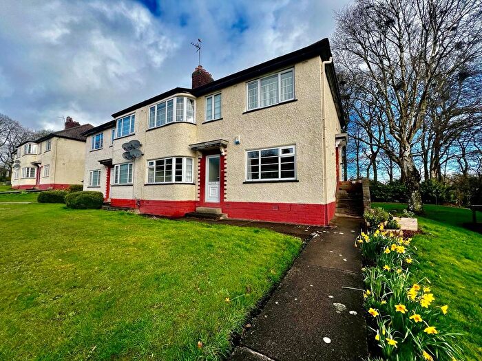 2 Bedroom Flat To Rent In Redesdale Gardens, Leeds, West Yorkshire, LS16