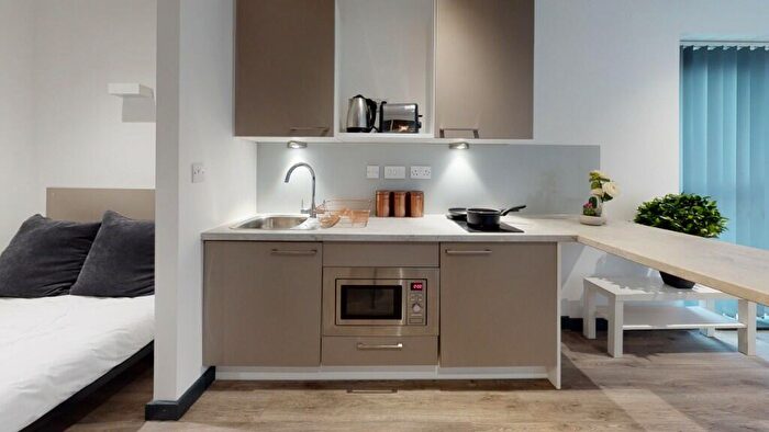 Flat To Rent In Dumfries Street, Luton, Bedfordshire, LU1