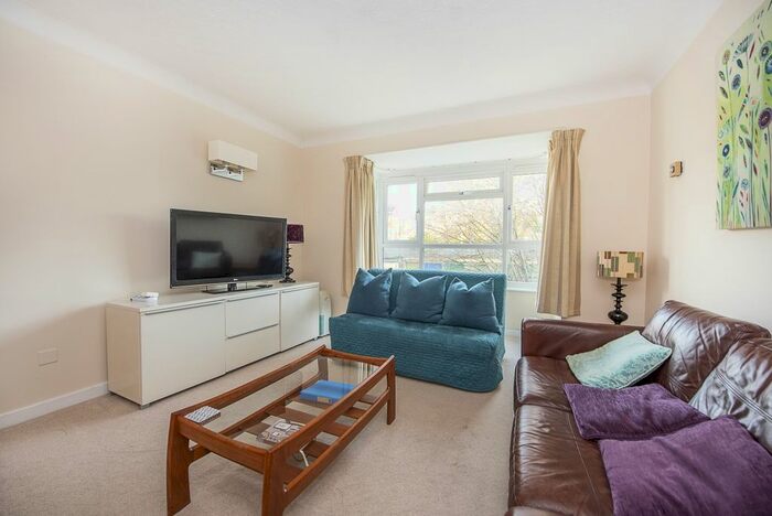 2 Bedroom Flat To Rent In Adelaide Road, Surbiton, KT6