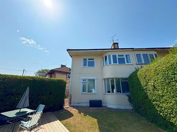2 Bedroom Flat For Sale In Ridgeway Lane, Bristol, BS14