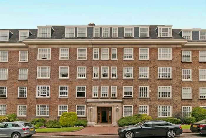 2 Bedroom Flat To Rent In St. Stephens Close, Avenue Road, NW8