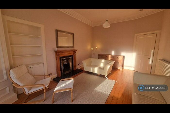 2 Bedroom Flat To Rent In Darnell Road, Edinburgh, EH5