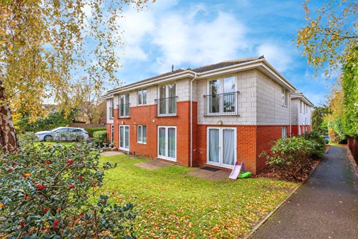 2 Bedroom Flat For Sale In Elm Grange, Oakdale Road, Poole, BH15