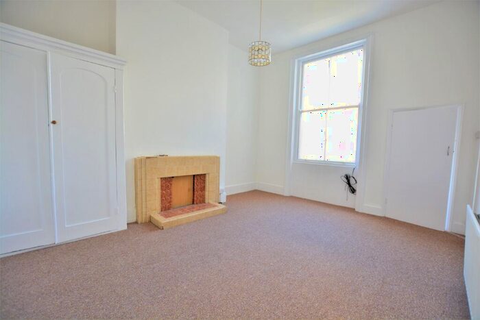 2 Bedroom Flat To Rent In Upper Rock Gardens, Kemptown, Brighton, BN2