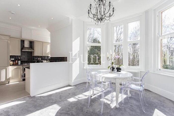3 Bedroom Flat To Rent In Repton Park, Woodford Green, IG8