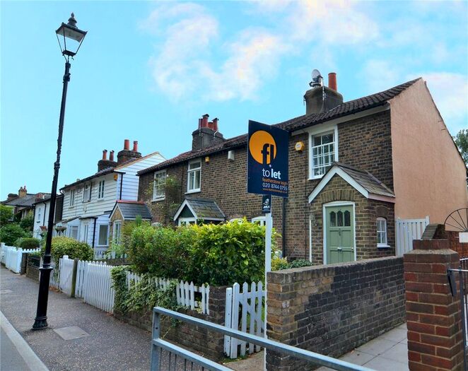 2 Bedroom End Of Terrace House To Rent In First Cross Road, Twickenham, UK TW2