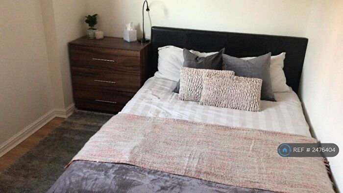 2 Bedroom Flat To Rent In Icon House, Reading, RG1