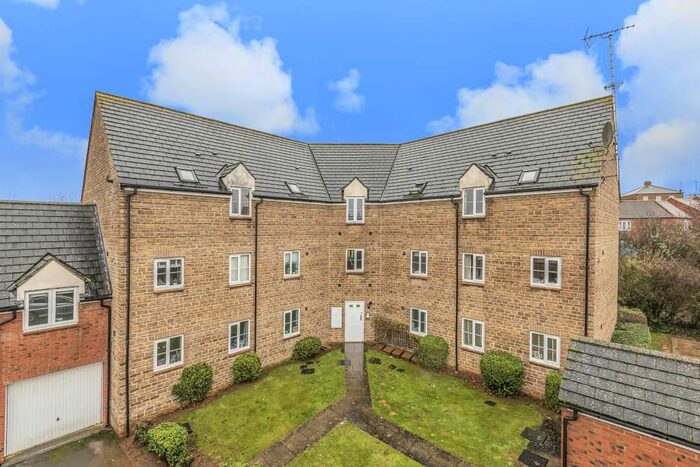 2 Bedroom Flat To Rent In Hanwell Fields, Banbury OX16