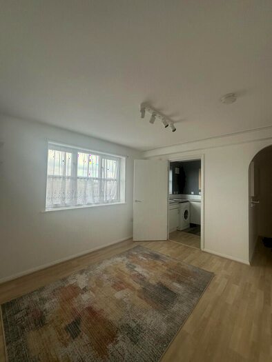1 Bedroom Apartment To Rent In Regarth Avenue, Romford, RM1