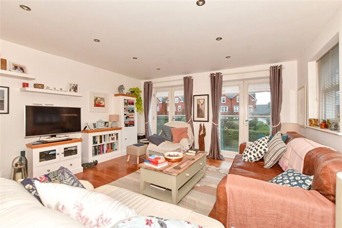 2 Bedroom Flat For Sale In Eversley Park, Folkestone, Kent, CT20