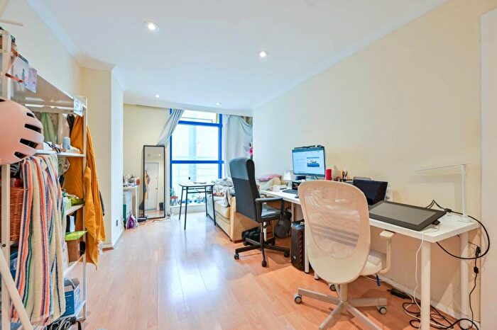 1 Bedroom Flat To Rent In Baltic Quay, Rotherhithe, London, SE16