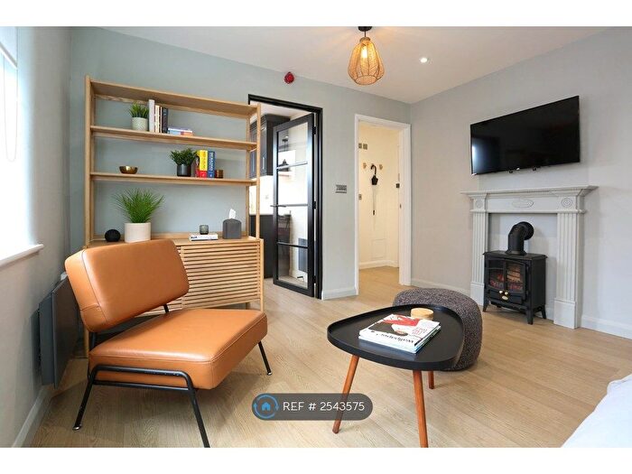 1 Bedroom Flat To Rent In High Street, Tisbury, Salisbury, SP3