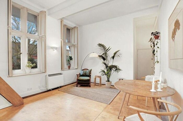 2 Bedroom Flat To Rent In Clapham Road, London, SW9