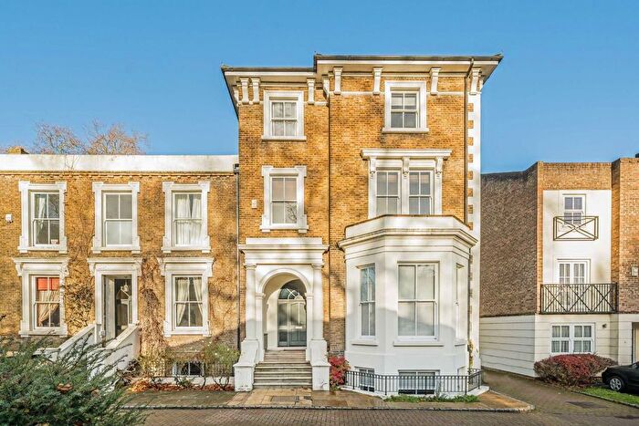6 Bedroom Property For Sale In Mill Plat, Old Isleworth, TW7