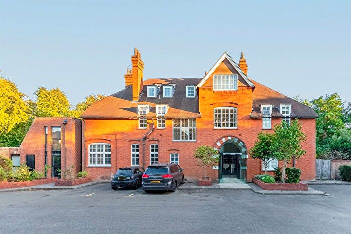 2 Bedroom Flat For Sale In Hogarth Lane, London, W4