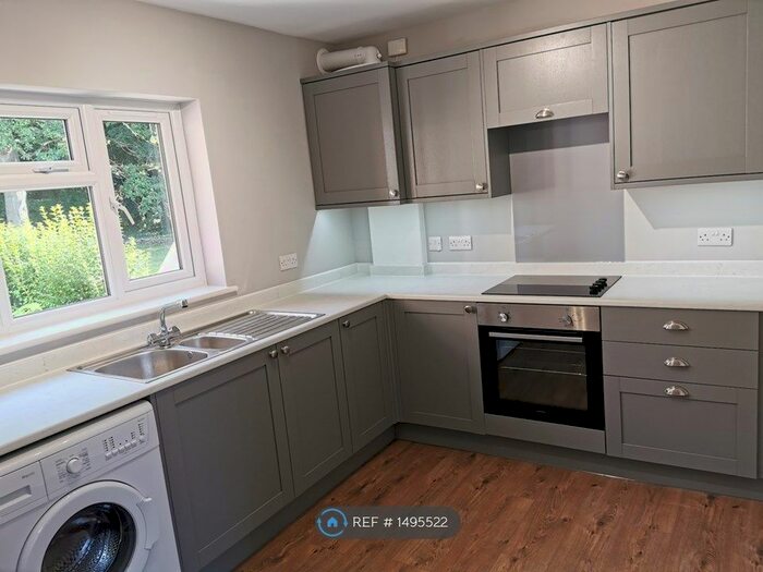 1 Bedroom Flat To Rent In Bonehurst Road, Horley, RH6