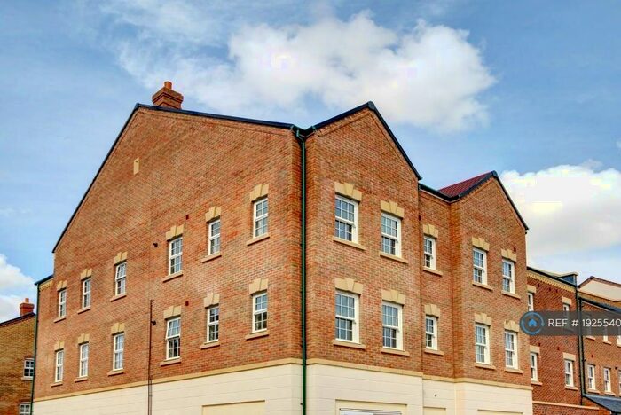 2 Bedroom Flat To Rent In Staldon Court, Swindon, SN1