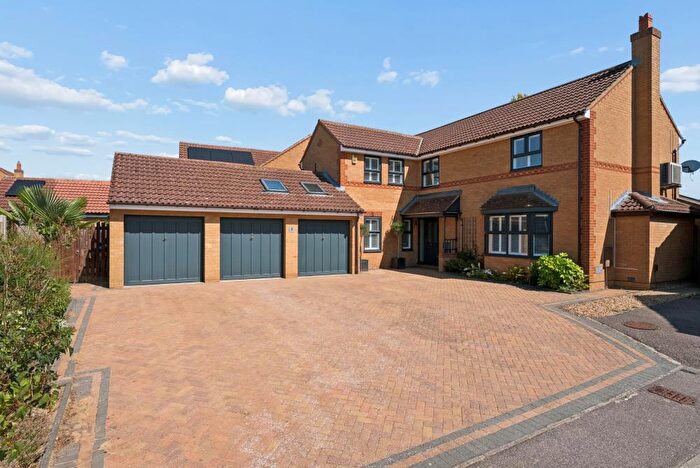 4 Bedroom Detached House For Sale In Greatheed Dell, Old Farm Park, MK7