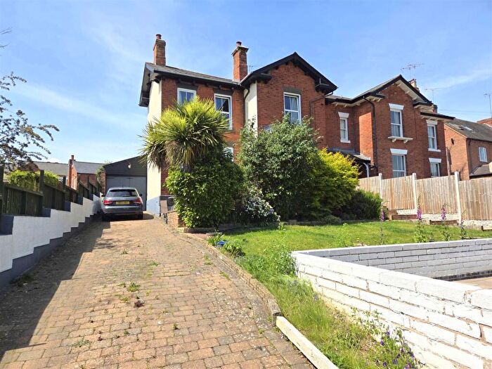 4 Bedroom Semi Detached House For Sale In Severn Road, Stourport-On-Severn, DY13