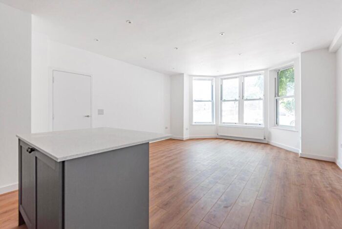 1 Bedroom Apartment To Rent In High Road, London, N20