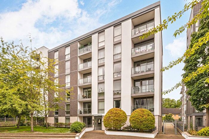 2 Bedroom Flat For Sale In Clayponds Lane, Brentford, TW8