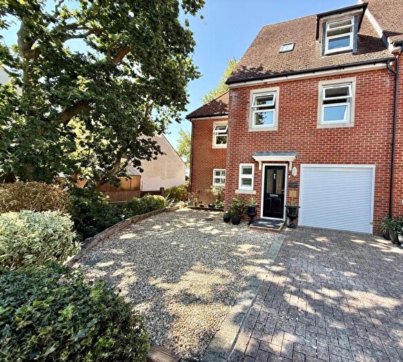 4 Bedroom End Of Terrace House For Sale In Haven Close, Mudeford, BH23