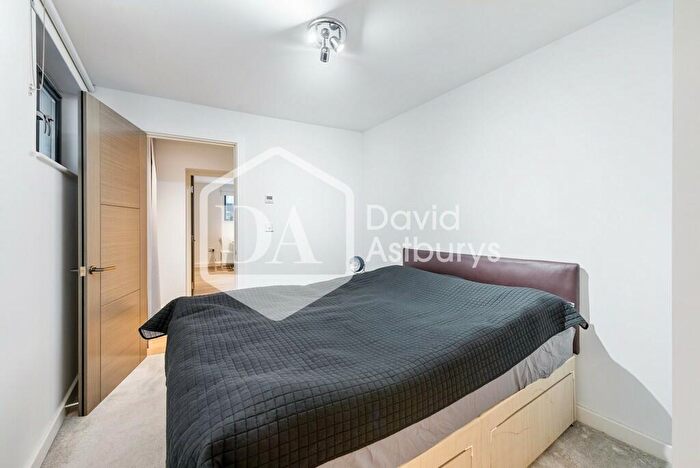1 Bedroom Apartment To Rent In Dollis Mews, Finchley Central, London, N3
