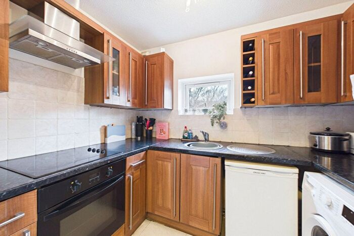 1 Bedroom Flat To Rent In Parkview, St. Lukes Road, Maidenhead, Berkshire, SL6