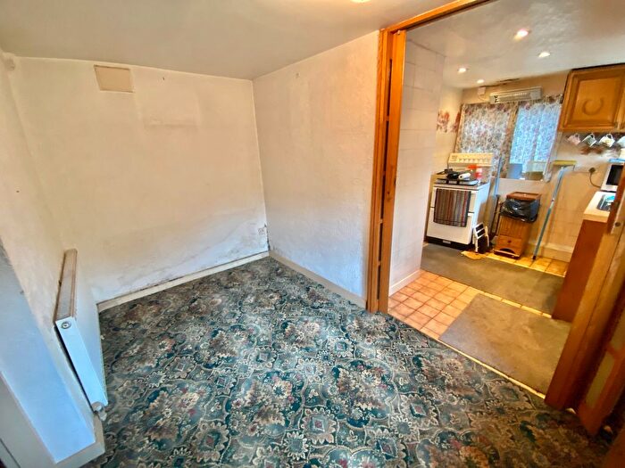 4 Bedroom Detached House For Sale In Bell Green Road, Coventry, CV6