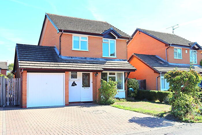 3 Bedroom Detached House For Sale In Griffon Close, Farnborough, GU14