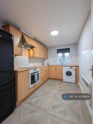 2 Bedroom Flat To Rent In Martingale Chase, Newbury, RG14