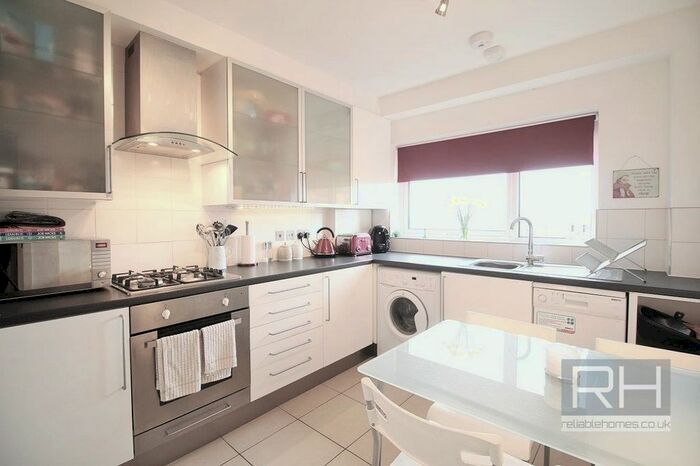 1 Bedroom Flat To Rent In Torrington Park, North Finchley, London N12