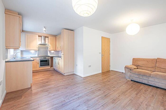 2 Bedroom Flat To Rent In Lancaster Road, East Barnet, Barnet, EN4