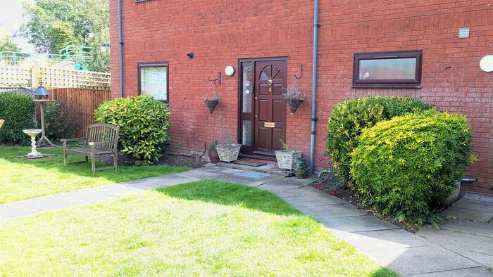 2 Bedroom Maisonette To Rent In Laurel Court, Cuffley, Potters Bar, EN6