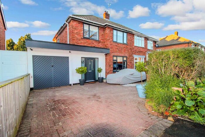 3 Bedroom Semi-Detached House To Rent In Beaufort Avenue, Cubbington, Leamington Spa CV32