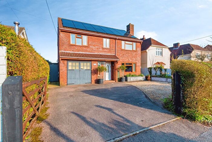 3 Bedroom Detached House For Sale In Larch Avenue, Holbury, Southampton, Hampshire, SO45