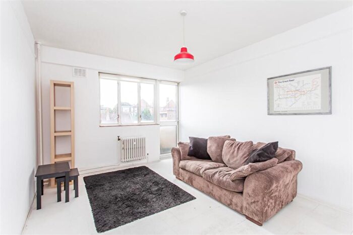 2 Bedroom Flat For Sale In Ansell House, Mile End, E1