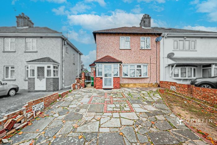 3 Bedroom Semi-detached House For Sale In Wallace Road, Grays, RM17