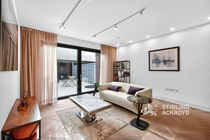 2 Bedroom Flat To Rent In Pitfield Street, Shoreditch, London, N1