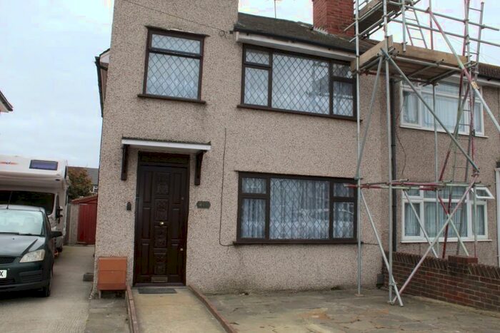 3 Bedroom End Of Terrace House To Rent In Elm Park Avenue, Hornchurch, London, RM12