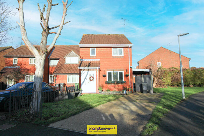 3 Bedroom End Of Terrace House For Sale In Brookfield Avenue Houghton Regis, Dunstable, LU5