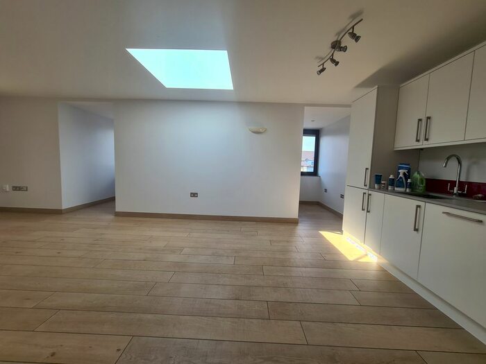 2 Bedroom Flat To Rent In Abbey Road, Torquay, TQ2