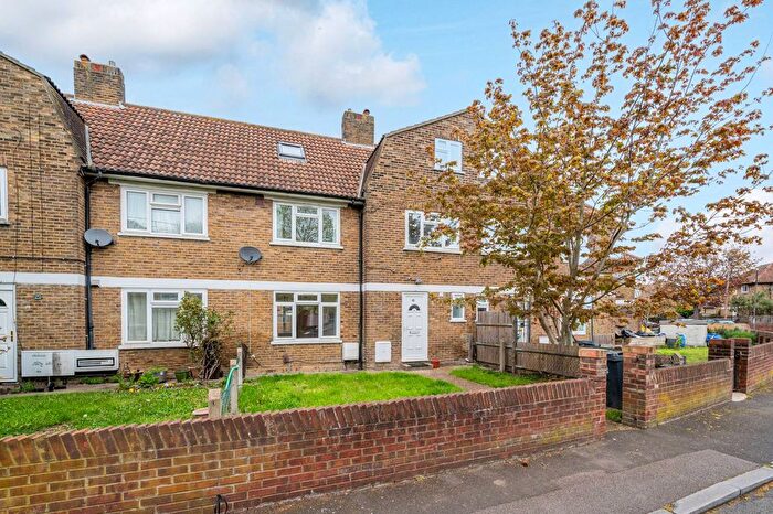 4 Bedroom Property To Rent In Sunshine Way, Mitcham, CR4