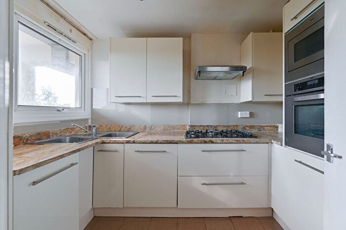 3 Bedroom Flat To Rent In Frensham Court, Mitcham, CR4