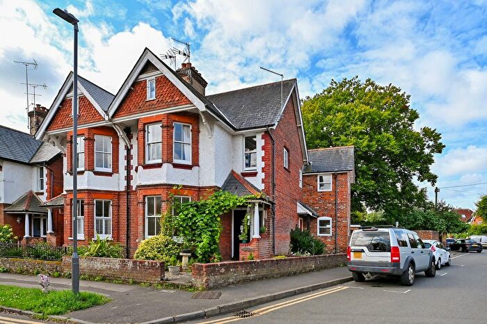 2 Bedroom Flat To Rent In Station Rise, Marlow, Buckinghamshire, SL7